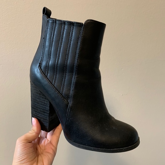 Black heeled ankle boots! - Picture 2 of 2
